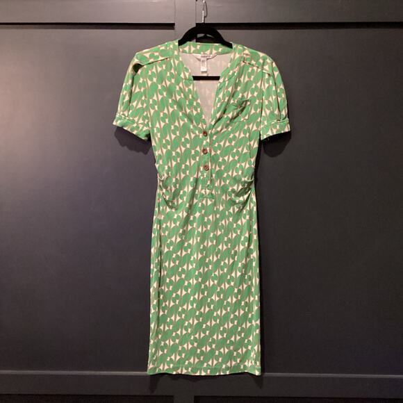 Diane Von Furstenberg DVF button up Silk Green Geometric Short Sleeve Dress Sz 4 - Picture 1 of 10